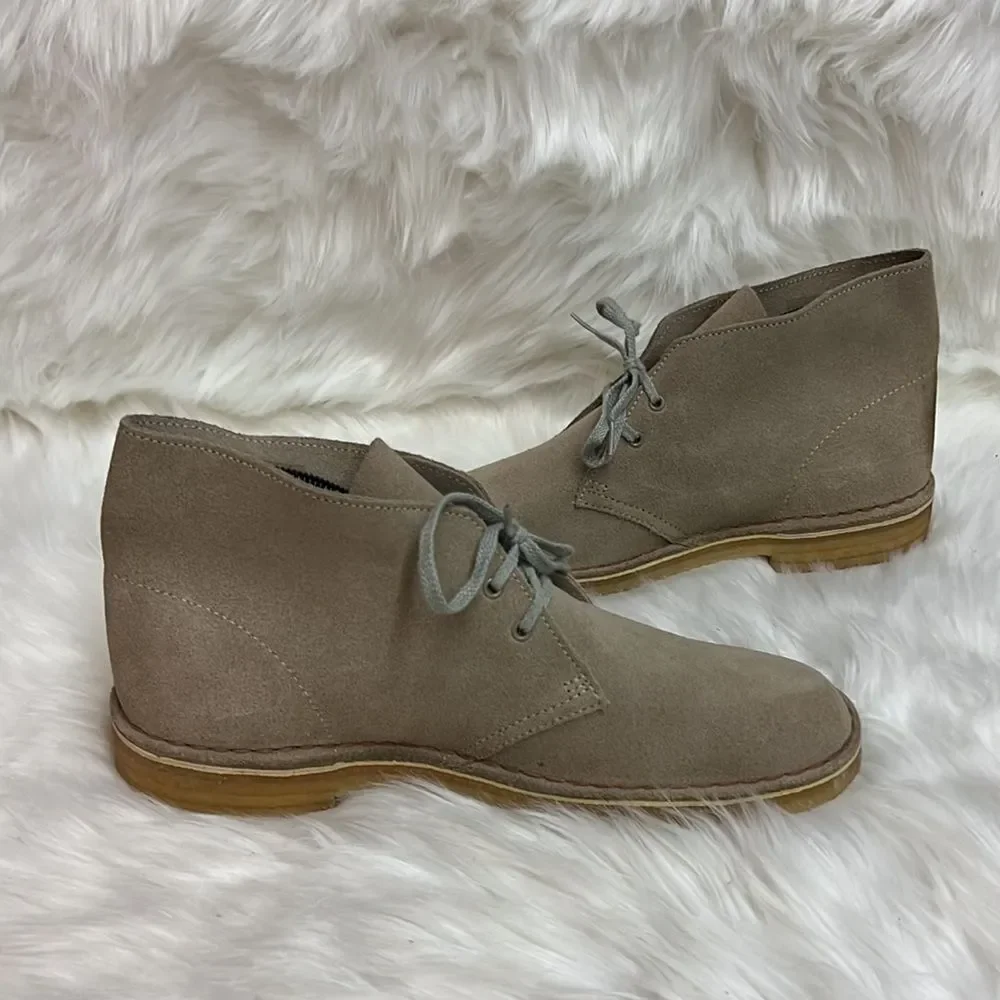 Clarks Men's‎ Desert Coal in Stone Suede Chukka Boots Size 8.5 B26
